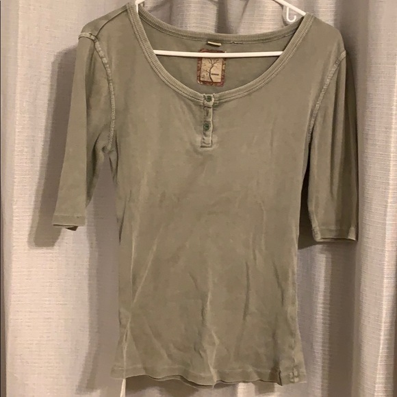 BASIC TRENDY TOP - Picture 2 of 3